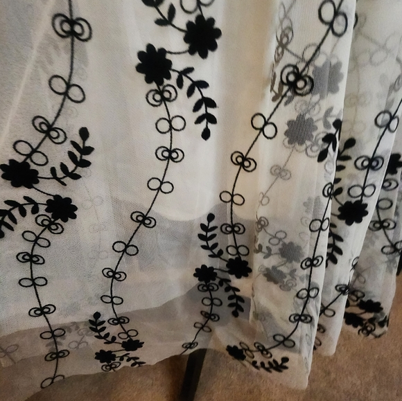 NWOT Long Floral Black and Cream Skirt - Picture 4 of 4